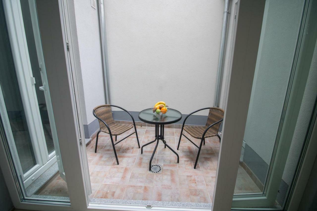 Villa M モスタル エクステリア 写真